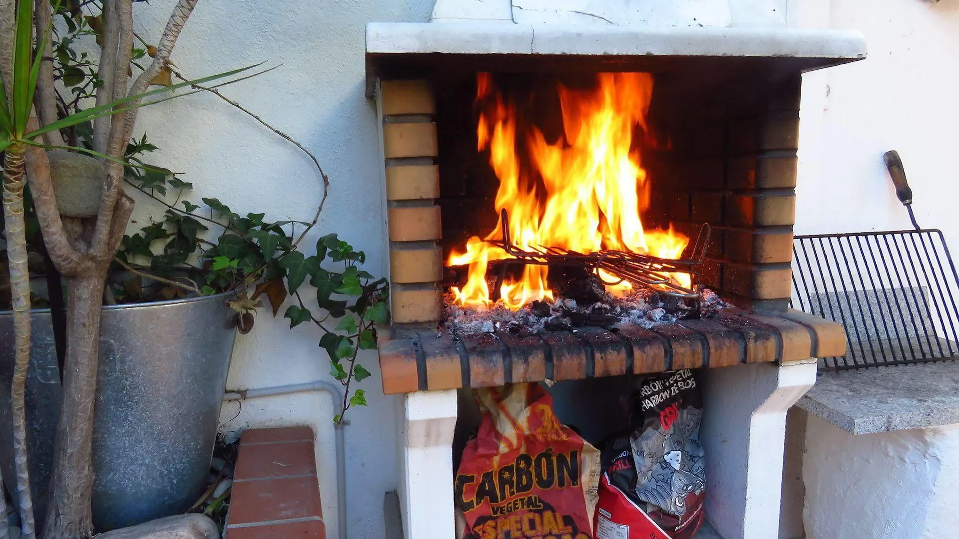 Apartamentos Atico Airport Barcelona, Terraza Y Barbacoa Viladecans España